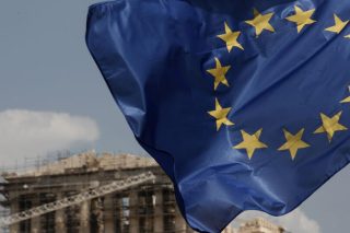 Ολο και χειρότερα για τους Ελληνες